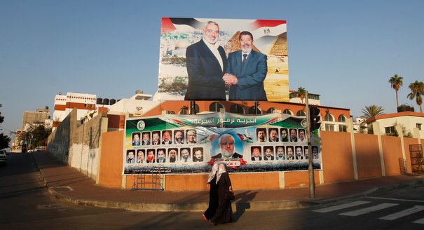 صورة حماس ومرسي: ليست بهذه السهولة بين الأخوان