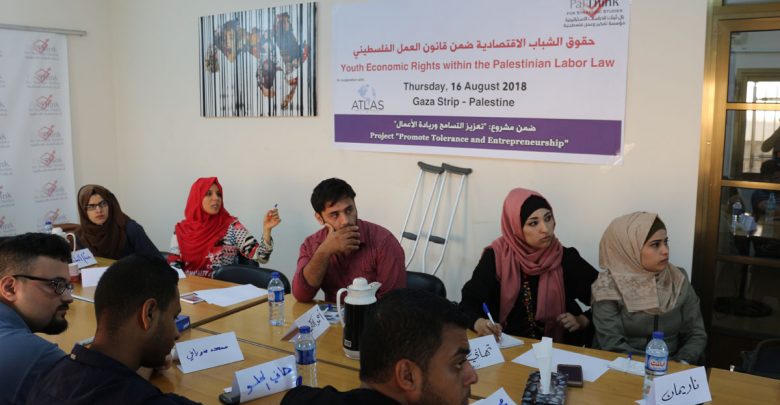 صورة محاضرة بعنوان “حقوق الشباب الاقتصادية في ظل قانون العمل الفلسطيني”